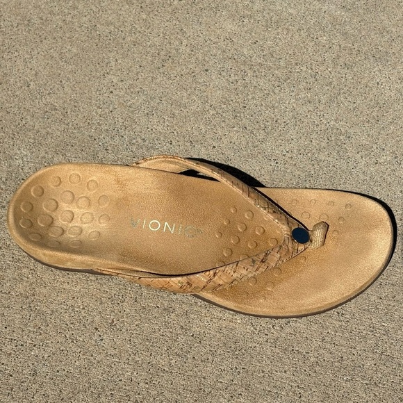 Vionic Mona Cork/Gold Flip Flops sz 9 Versatile 
Quality Functional Lightweight - Picture 7 of 13
